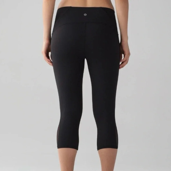 Lululemon 6 Train Times Crop (17") Black great pre owned condition, mesh detail - Picture 3 of 13